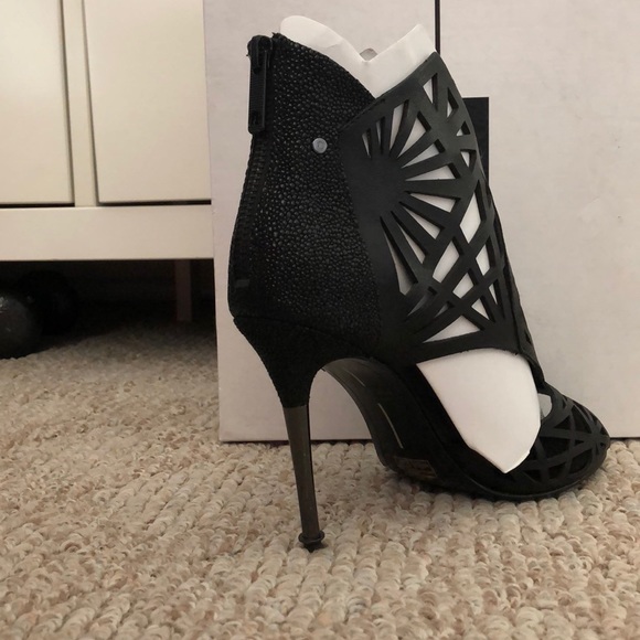 4” Dolce Vita Hadrian laser cut heels - Picture 4 of 7